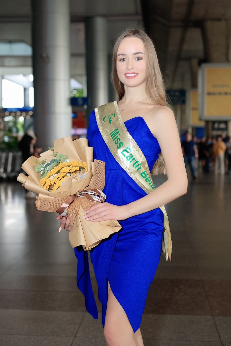 Dàn hoa hậu quốc tế mặc áo dài, đổ bộ vào Việt Nam dự thi Miss Earth 2023 - Ảnh 11.
