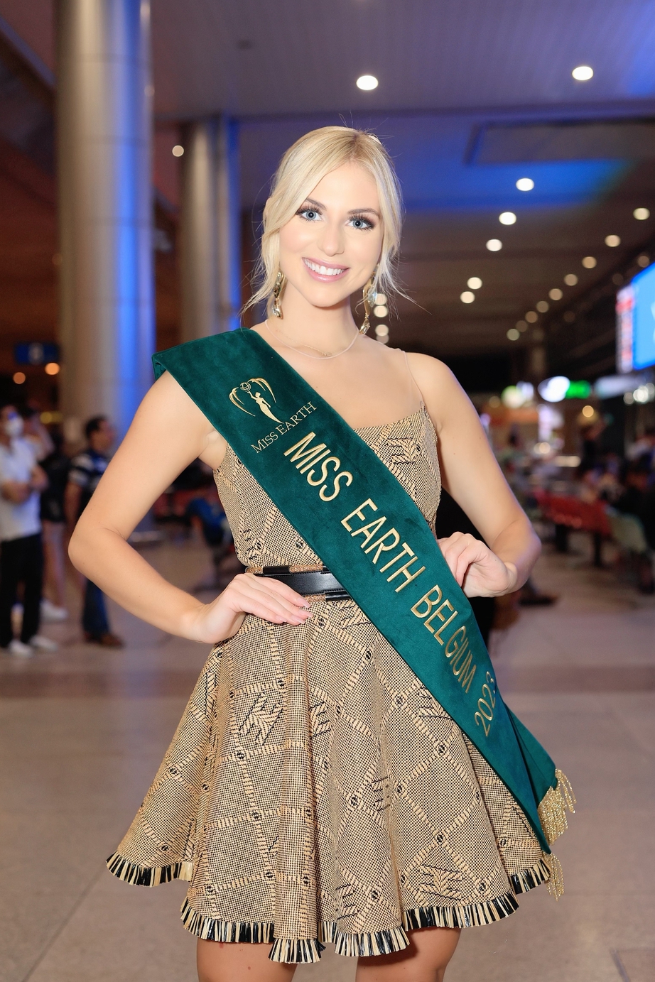 Dàn hoa hậu quốc tế mặc áo dài, đổ bộ vào Việt Nam dự thi Miss Earth 2023 - Ảnh 6.