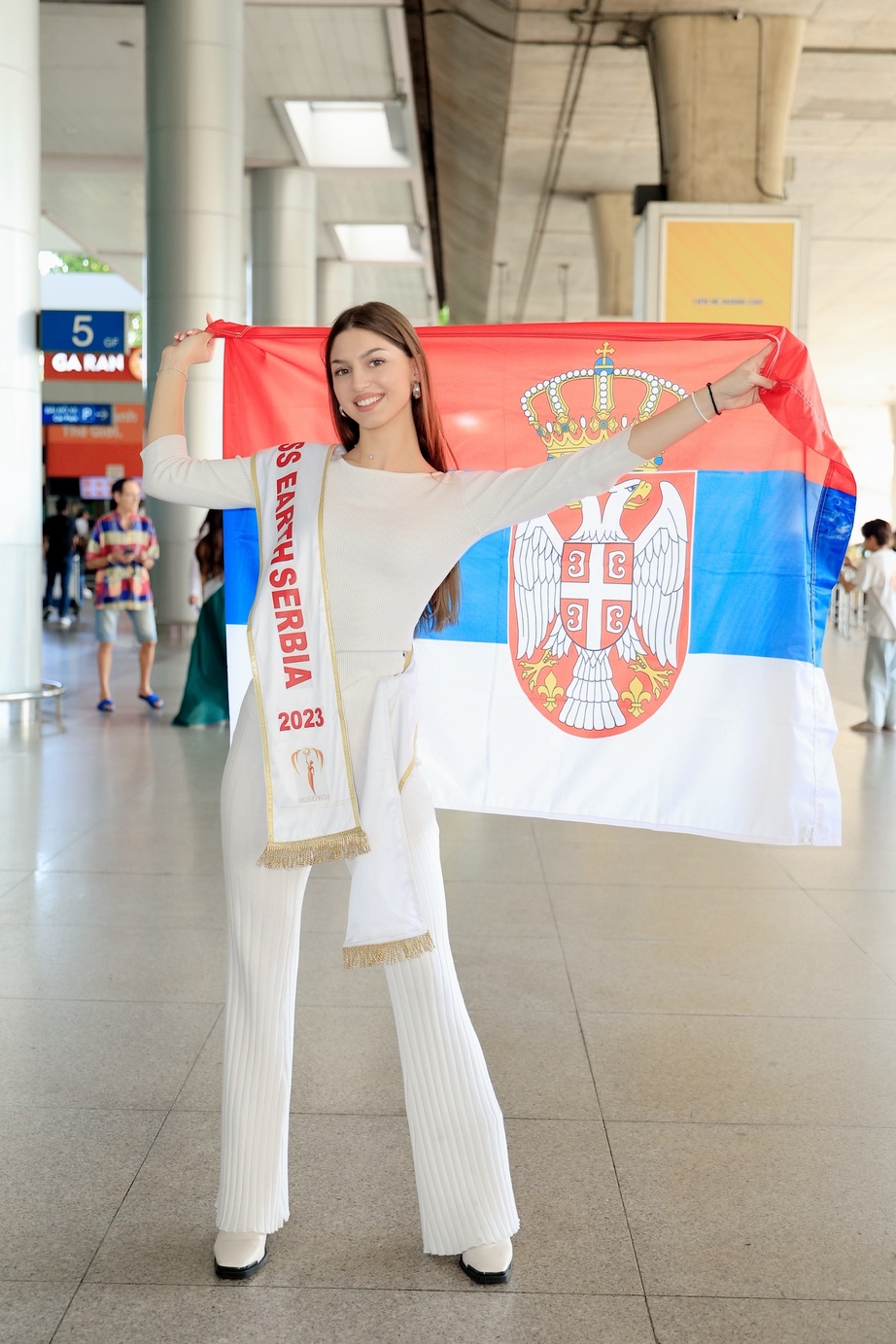 Dàn hoa hậu quốc tế mặc áo dài, đổ bộ vào Việt Nam dự thi Miss Earth 2023 - Ảnh 17.