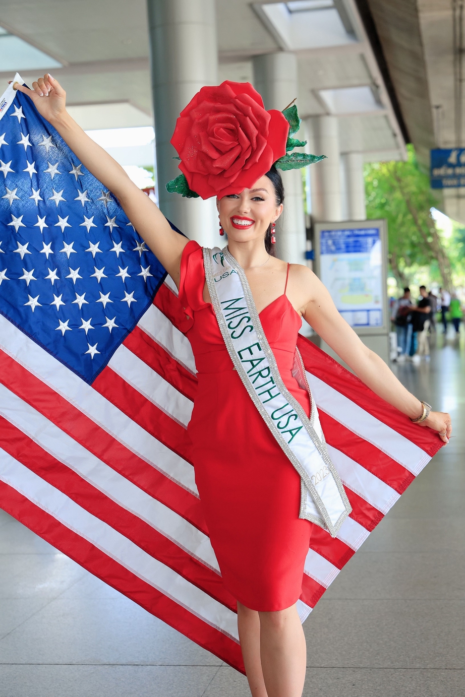 Dàn hoa hậu quốc tế mặc áo dài, đổ bộ vào Việt Nam dự thi Miss Earth 2023 - Ảnh 4.