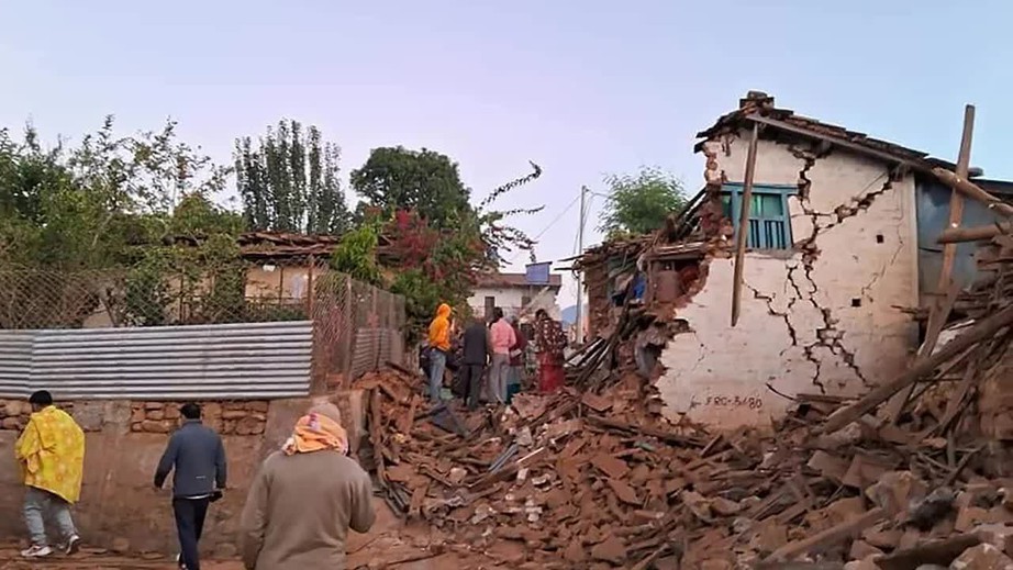 Số người thiệt mạng trong động đất tại Nepal tăng lên ít nhất 129 người - Ảnh 3.