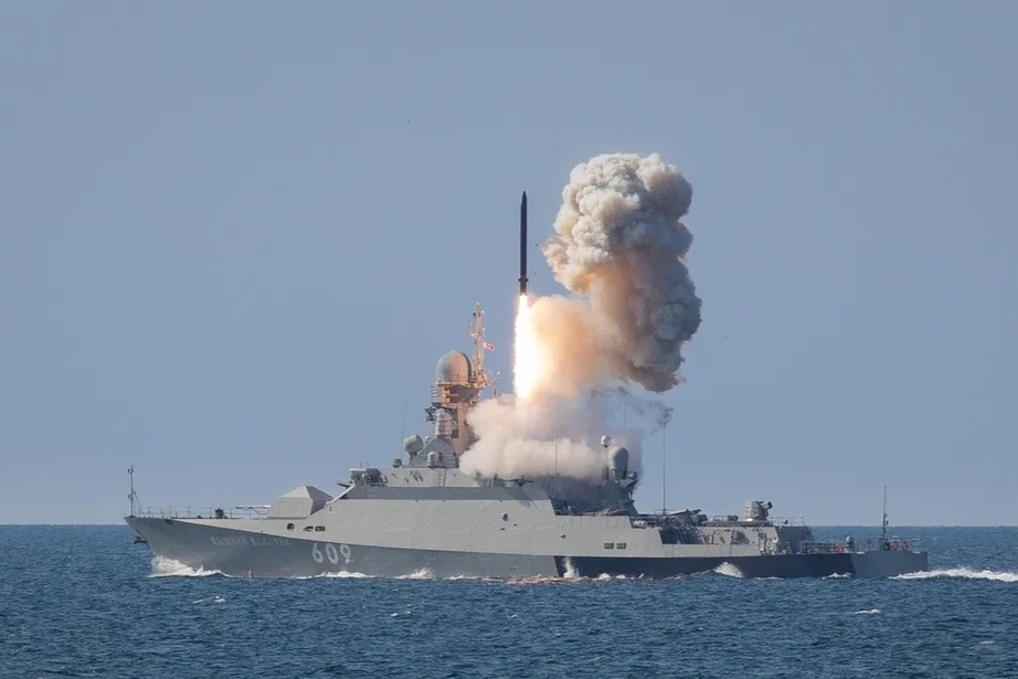 Tên lửa Ukraine đánh trúng xưởng đóng tàu của Nga tại bán đảo Crimea - Ảnh 1.