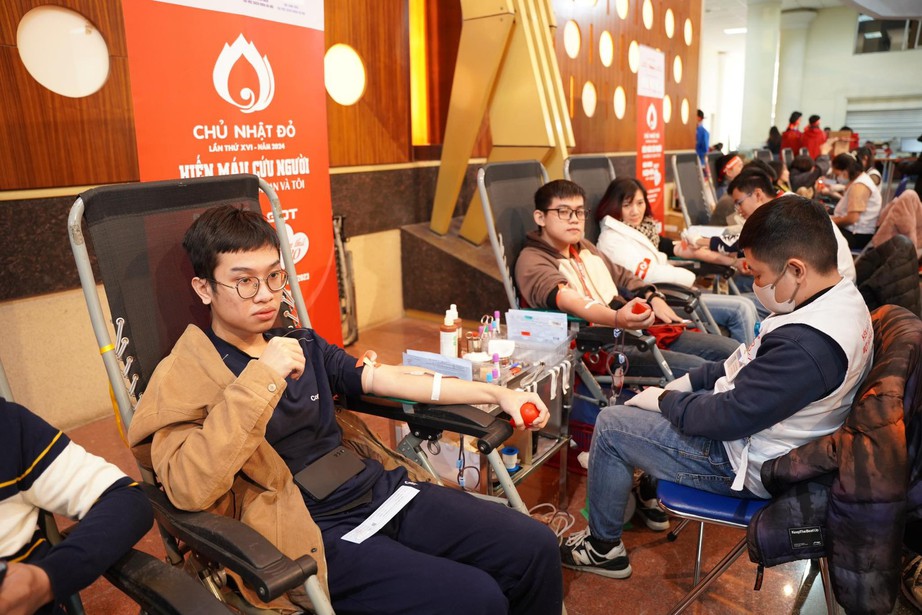 Giáng sinh ấm áp với hàng nghìn bạn trẻ hiến máu tình nguyện   - Ảnh 3.
