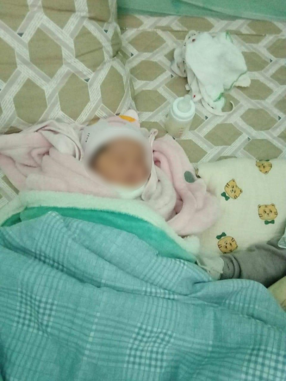 Tìm thân nhân bé gái sơ sinh bị bỏ rơi ở cửa nhà dân ở Quảng Ninh - Ảnh 1.