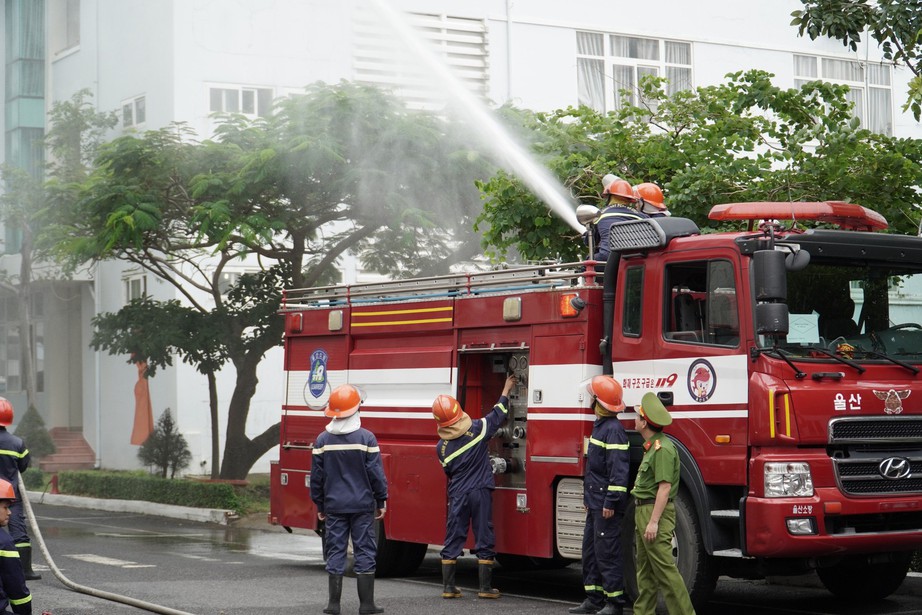 Tỉnh Khánh Hoà tiếp nhận 5 xe chữa cháy do Hàn Quốc trao tặng - Ảnh 5.