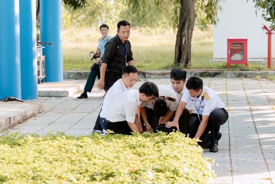 Diễn tập ứng phó can thiệp bất hợp pháp vào hoạt động hàng không - Ảnh 6.