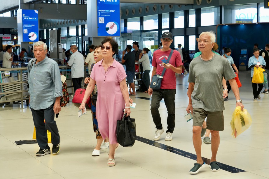 97 nghìn khách qua sân bay Nội Bài ngày đầu nghỉ lễ 2/9 - Ảnh 1.
