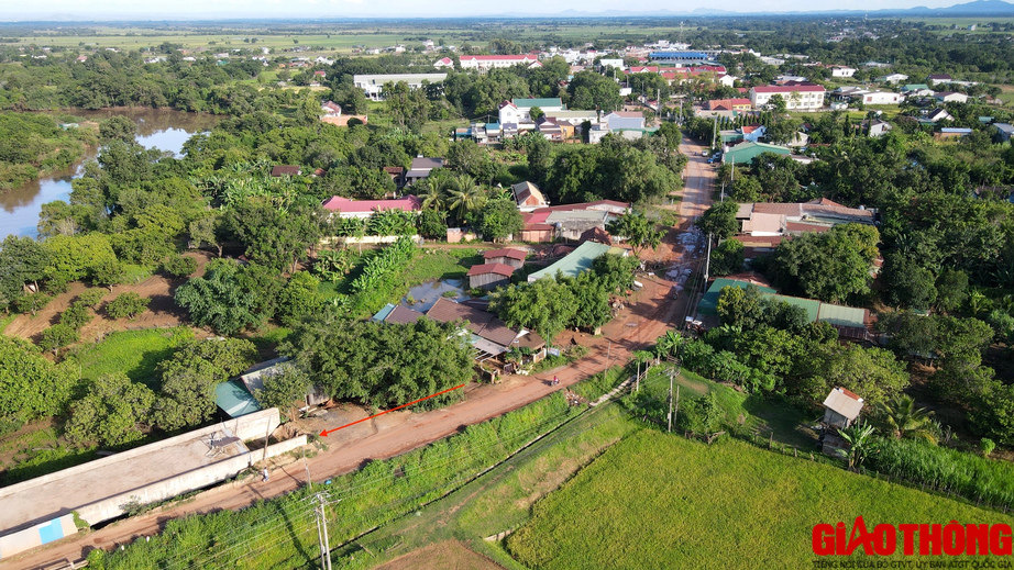 Cầu hơn 30 tỷ trước nguy cơ “đắp chiếu”... vì ba hộ dân - Ảnh 3.