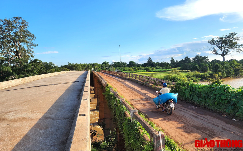 Cầu hơn 30 tỷ trước nguy cơ “đắp chiếu”... vì ba hộ dân - Ảnh 8.