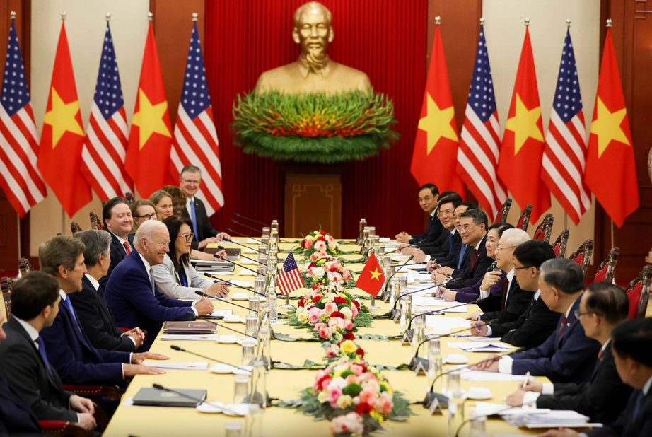 Tổng thống Hoa Kỳ Joe Biden rời Hà Nội, kết thúc tốt đẹp chuyến thăm Việt Nam - Ảnh 2.