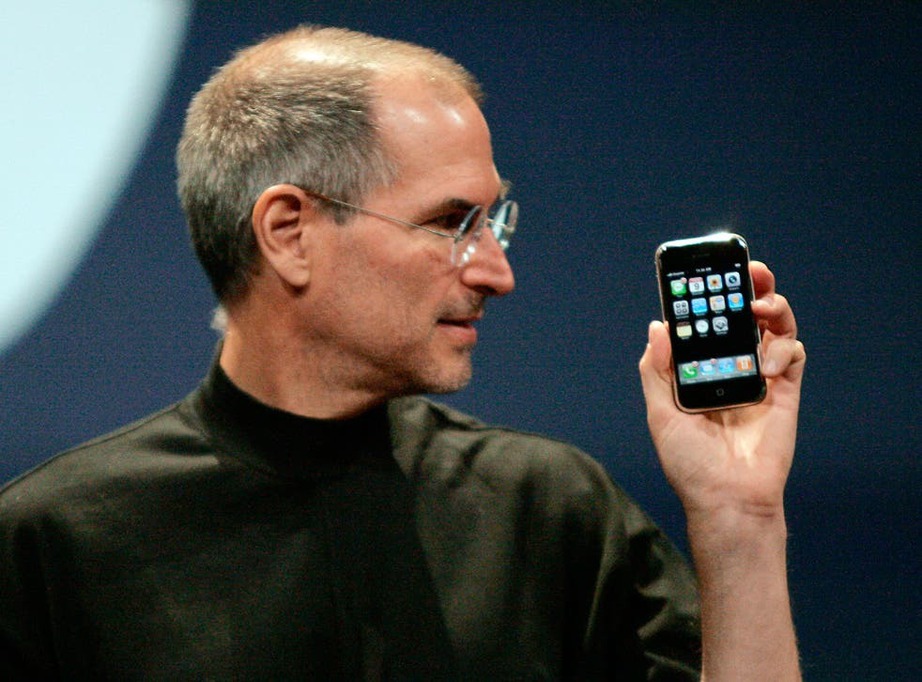 Apple ra mắt iPhone 15: Hãy cùng lướt lại 1 vòng những 'siêu phẩm' - Ảnh 1.