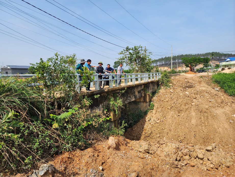 Lâm Đồng: Dân xin trăm triệu đồng làm cống, huyện quyết chi 2 tỉ đồng - Ảnh 1.