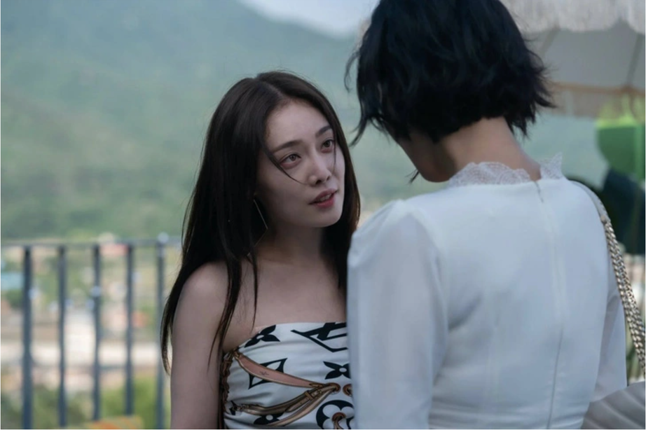 Bạn diễn của Song Hye Kyo kiện Dispatch vì tin đồn bạo lực học đường? - Ảnh 3.