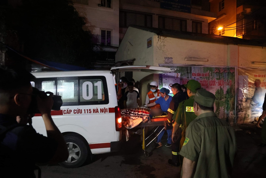 Cháy chung cư mi ni ở Khương Hạ: 24 nạn nhân cấp cứu tại BV Bạch Mai, 2 người tử vong - Ảnh 3.