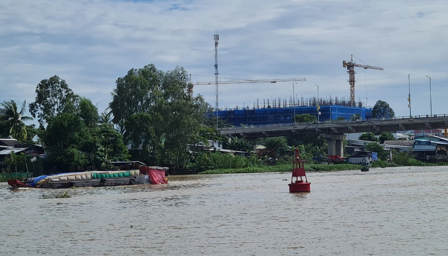 Lời cầu cứu của bé trai bị ném xuống sông ở An Giang: &quot;Đừng bỏ con chú ơi!&quot; - Ảnh 2.