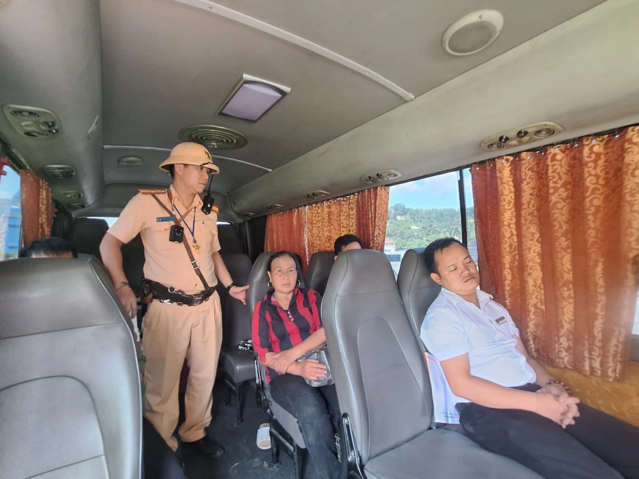 Hàng loạt xe khách bị xử lý giúp kéo giảm TNGT tại Lạng Sơn - Ảnh 1.