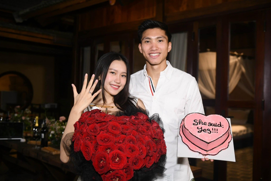 Văn Hậu phấn khích khi cầu hôn thành công Top 10 Hoa hậu Việt Nam - Ảnh 1.