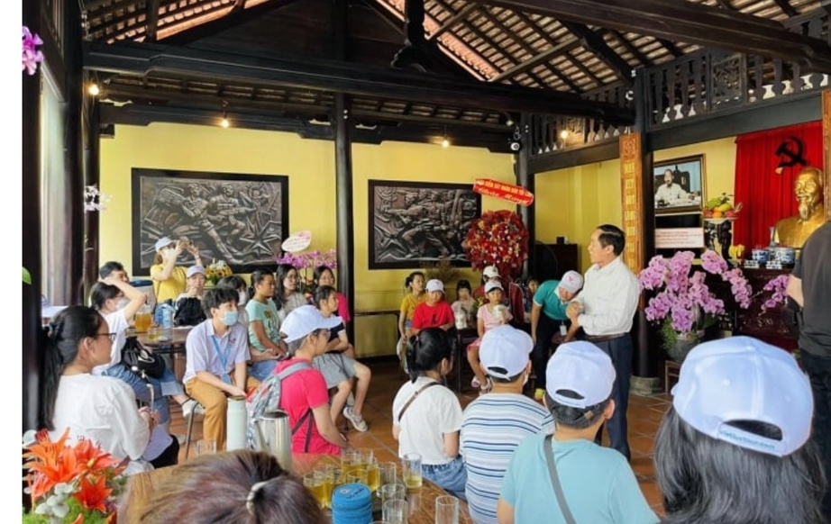 Trụ sở UBND TP.HCM và Bảo tàng Biệt động Sài Gòn-Gia Định hút khách nghỉ lễ 2/9 - Ảnh 6.
