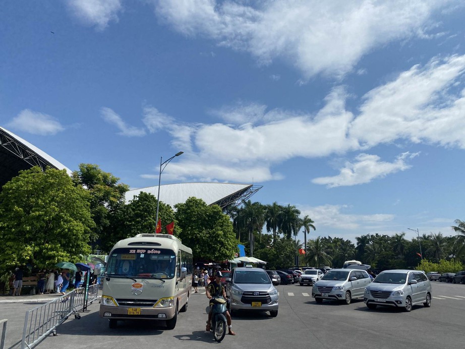 Du khách đổ về Quảng Ninh dịp 2/9, giao thông không ách tắc - Ảnh 3.