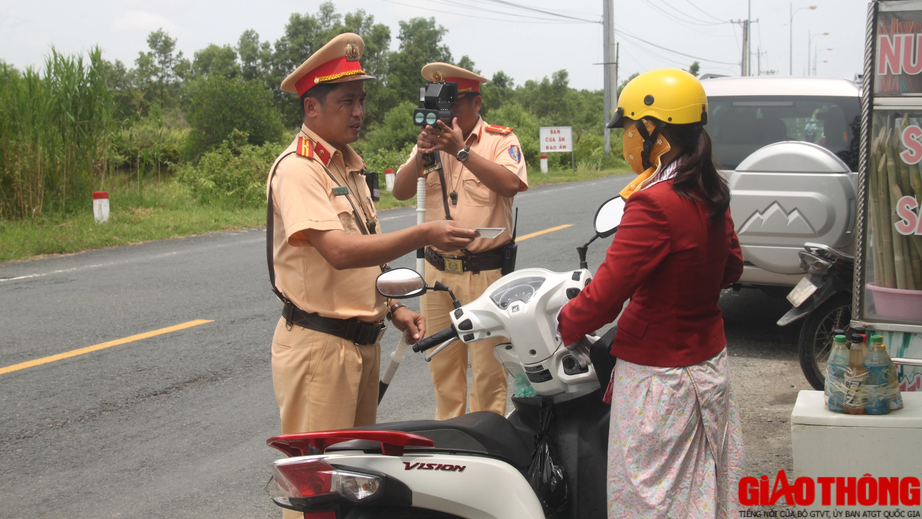 Cà Mau: Siết chặt kiểm tra, tai nạn giao thông dịp nghỉ lễ Quốc khánh được kiềm chế - Ảnh 1.