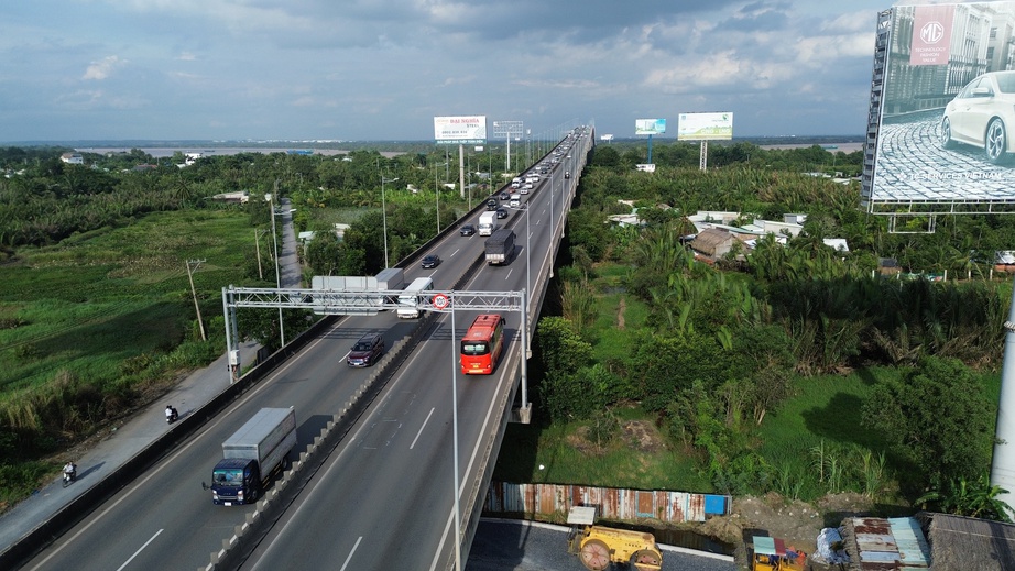 Vật vã quay trở về TP.HCM sau kỳ nghirex  - Ảnh 1.