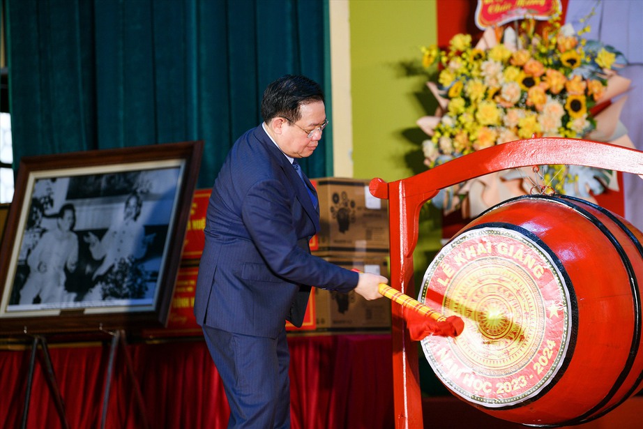 Chủ tịch Quốc hội Vương Đình Huệ dự khai giảng ở trường Hữu nghị T78 - Ảnh 2.