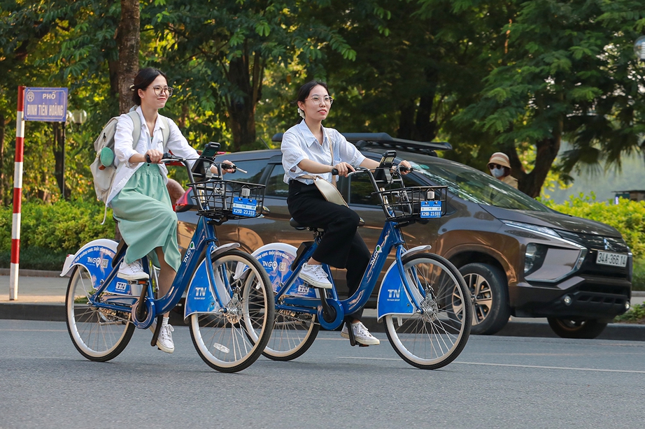 Hà Nội: Xe đạp công cộng ngày càng hút khách - Ảnh 1.