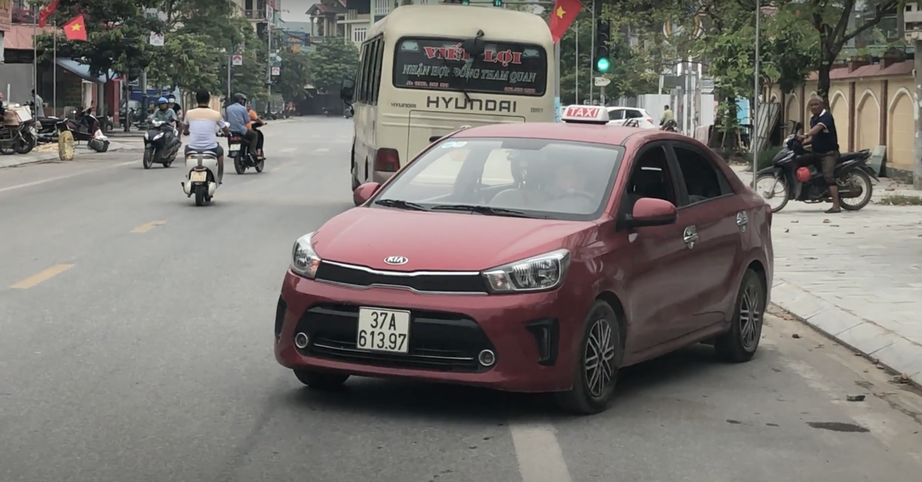 Nhức nhối nạn taxi dù ở Nghệ An: &quot;Đã nhiều lần kiến nghị lên UBND tỉnh&quot; - Ảnh 2.