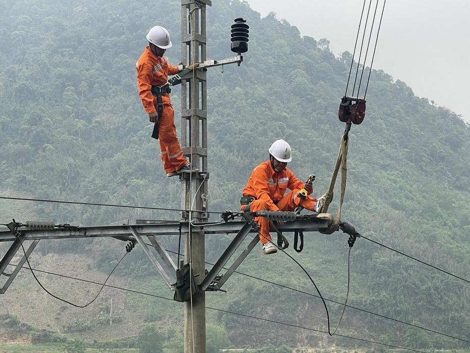 Dự án nguồn điện trọng điểm gặp khó, dây truyền tải vẫn vướng mặt bằng - Ảnh 2.