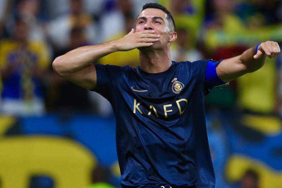 Sang Ả Rập Xê Út chơi bóng, Ronaldo nhận cái kết đắng sau hai thập kỷ  - Ảnh 1.