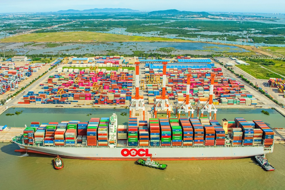 Đề xuất tăng 10% giá bốc dỡ container cảng biển, doanh nghiệp nói gì? - Ảnh 1.