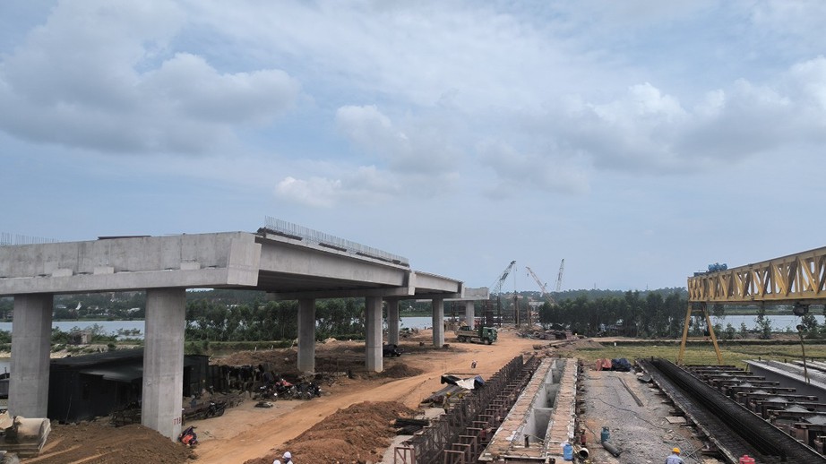 Vướng nhiều khu dân cư, dự án cao tốc Bắc – Nam qua Quảng Bình khó thi công liền mạch - Ảnh 4.