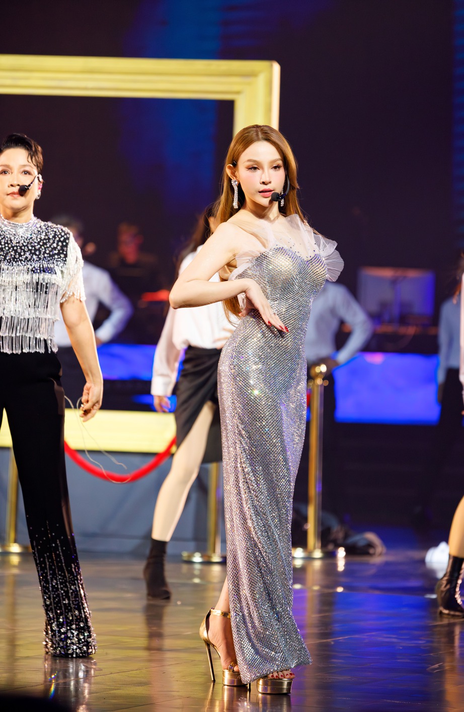 Diva Hồng Nhung, MLee cùng nhóm chị đẹp của mình hoá ma cà rồng - Ảnh 5.
