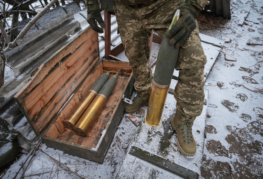 Theo SBU, chưa có quả đạn pháo nào trong hợp đồng 40 triệu USD được cung cấp cho quân đội Ukraine kể từ khi ký kết vào năm 2022 (Ảnh: Reuters)