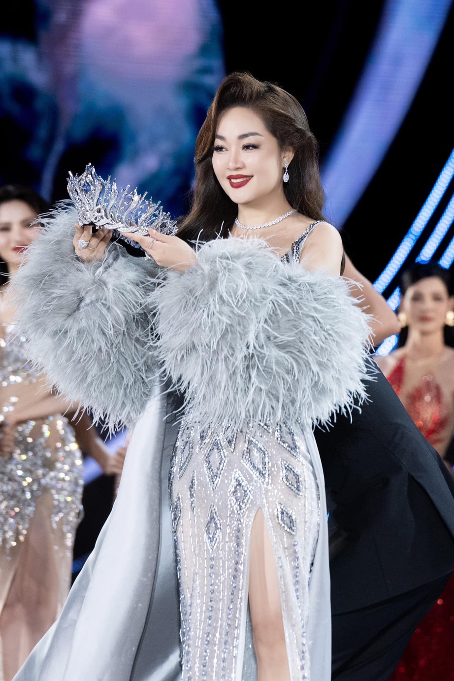 Chiếc vương miện do Á hậu Thanh Nga tài trợ cho cuộc thi nhan sắc.