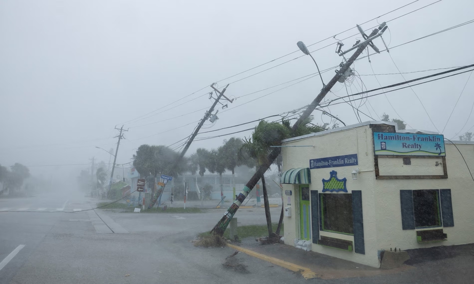 Siêu bão Milton đổ bộ Florida, gây mưa lớn khủng khiếp "1000 năm có 1"- Ảnh 6. Siêu bão Milton đổ bộ Florida, gây mưa lớn khủng khiếp "1000 năm có 1"- Ảnh 6.