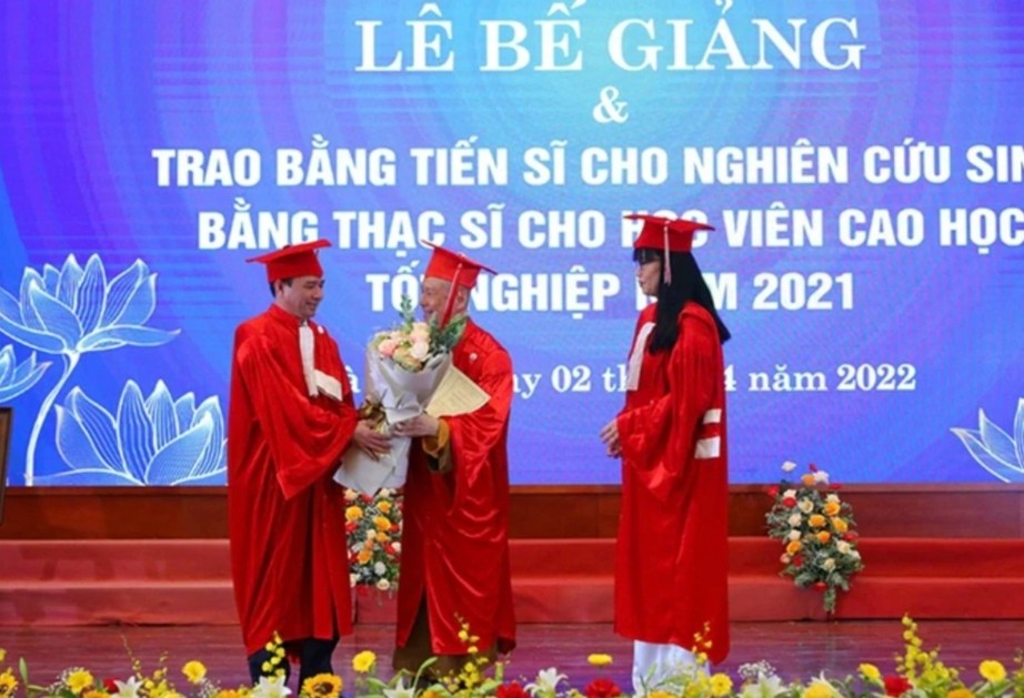 Ông Vương Tấn Việt thừa nhận dùng bằng cấp 3 không hợp pháp, sẽ thu hồi các văn bằng- Ảnh 1.