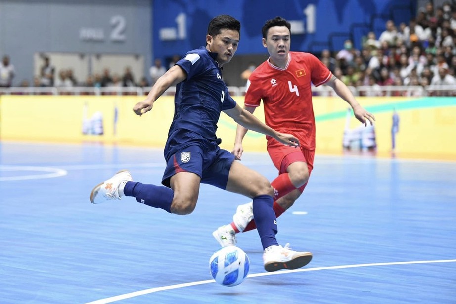 Futsal Đông Nam Á 2024: Thắng kịch tính Thái Lan, tuyển Việt Nam hiên ngang vào bán kết - Ảnh 1.