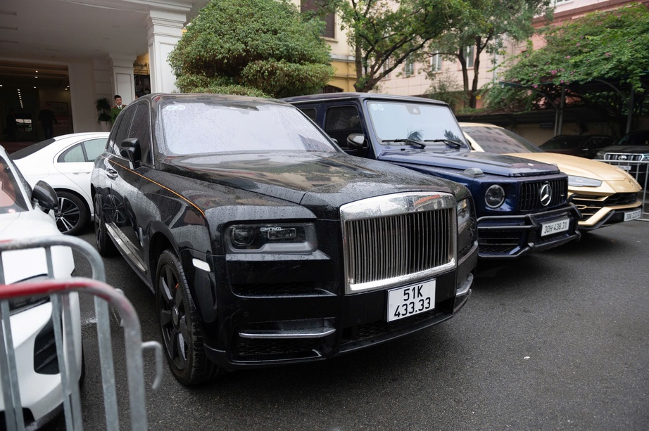 Cận cảnh siêu xe Rolls-Royce, Lamborghini và hàng trăm kg vàng liên quan TikToker Mr Pips- Ảnh 4.