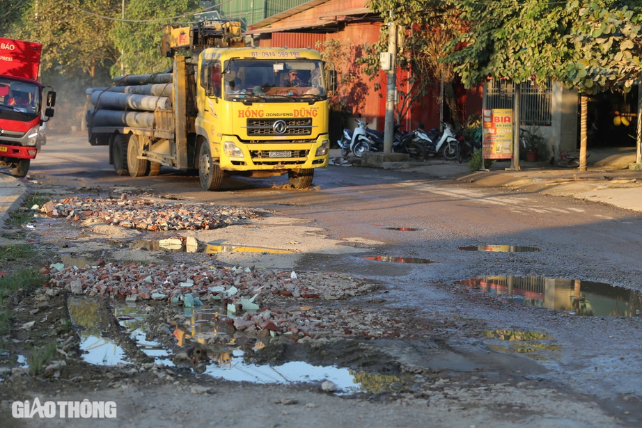 Đường đô thị TP Điện Biên Phủ xuống cấp, chính quyền "động viên" dân chia sẻ- Ảnh 2.