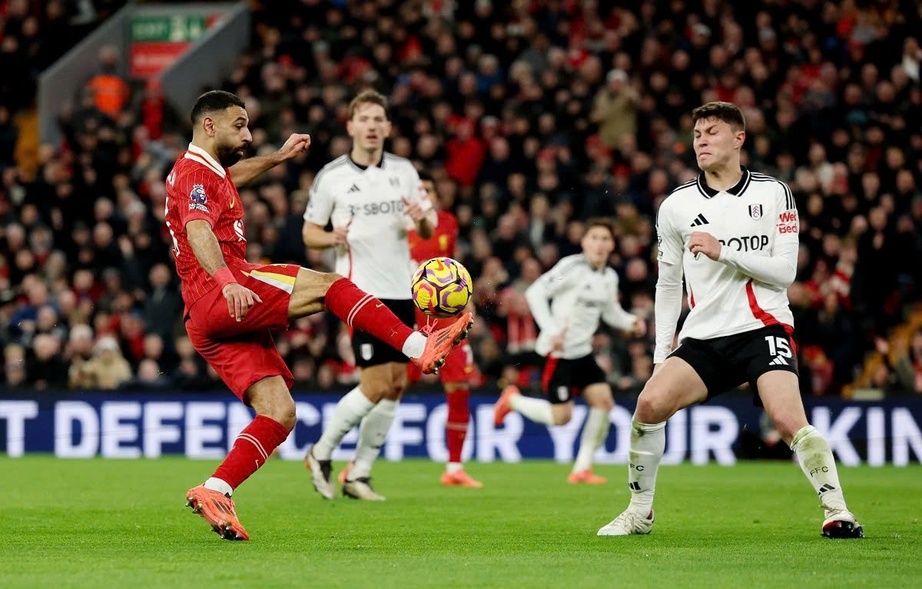 Ngoại hạng Anh: Chơi thiếu người hơn 70 phút, Liverpool vẫn suýt thắng Fulham - Ảnh 1.