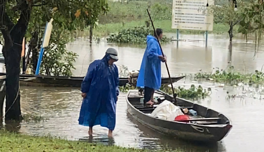 Lật ghe trên sông ở Quảng Nam, 2 mẹ con tử vong- Ảnh 1.