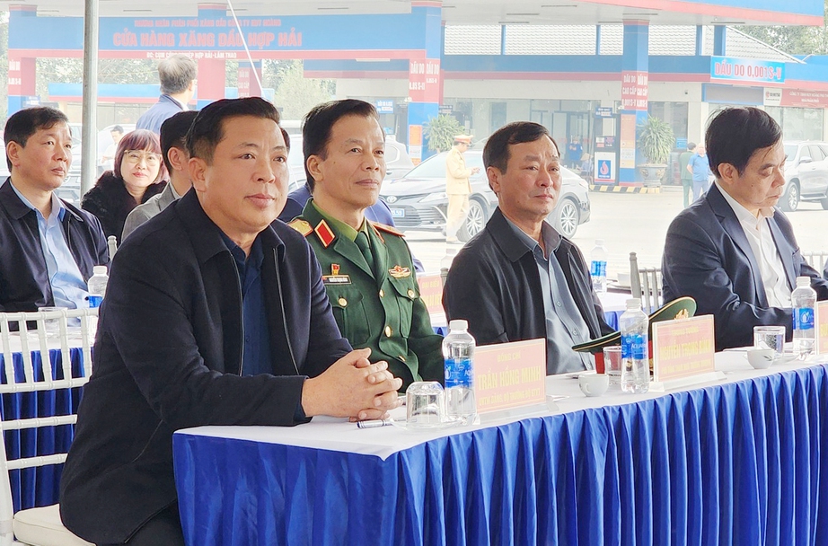Bộ trưởng Bộ GTVT phát lệnh khởi công xây dựng cầu Phong Châu mới- Ảnh 2. Bộ trưởng Bộ GTVT phát lệnh khởi công xây dựng cầu Phong Châu mới- Ảnh 2.