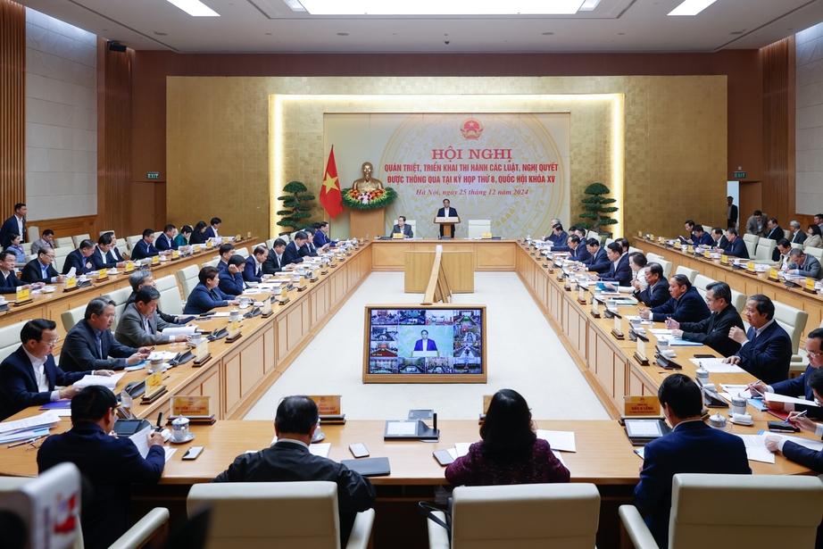 Chính phủ và Quốc hội họp triển khai thi hành 18 luật, 21 nghị quyết - Ảnh 2. Chính phủ và Quốc hội họp triển khai thi hành 18 luật, 21 nghị quyết - Ảnh 2.