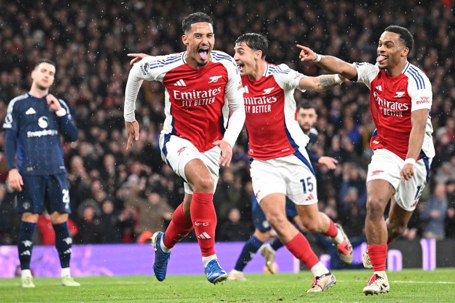 Ngoại hạng Anh: Arsenal thắng dễ MU, Man City ngắt mạch toàn hòa và thua - Ảnh 1.