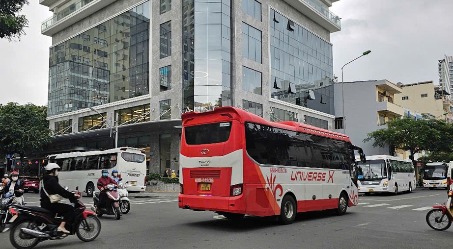 Xe khách trên 29 chỗ không được vào trung tâm Nha Trang giờ cao điểm- Ảnh 1.