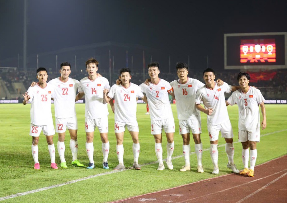 AFF Cup 2024: Tiến Linh và Văn Toàn đua nhau lập công,  tuyển Việt Nam nhấn chìm Lào - Ảnh 1.