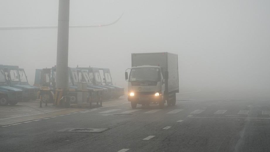 Sương mù dày đặc, gần 100 chuyến bay không thể cất, hạ cánh tại Nội Bài- Ảnh 8.