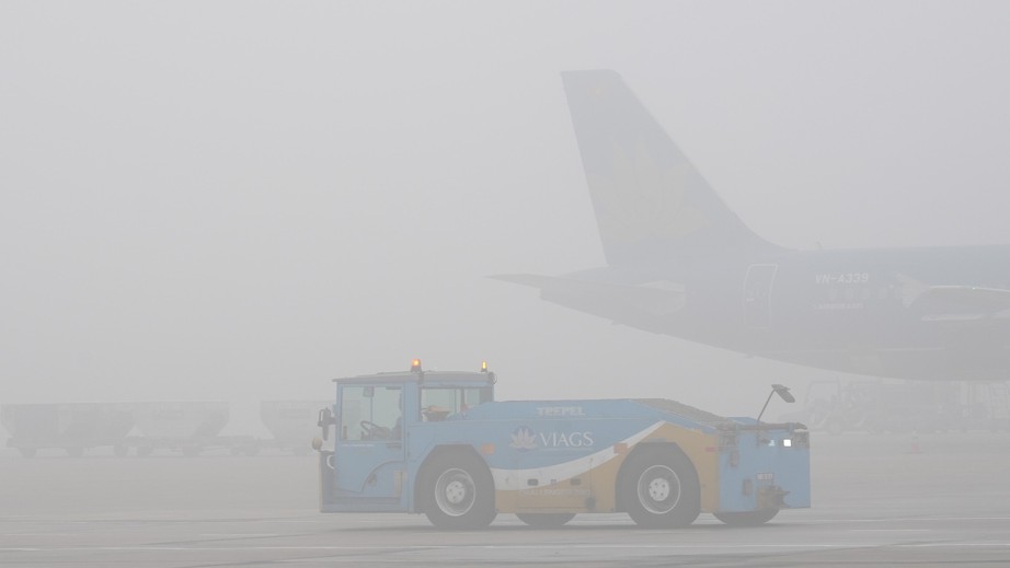 Sương mù dày đặc, gần 100 chuyến bay không thể cất, hạ cánh tại Nội Bài- Ảnh 7.