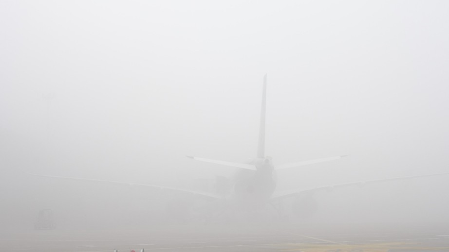 Sương mù dày đặc, gần 100 chuyến bay không thể cất, hạ cánh tại Nội Bài- Ảnh 11.